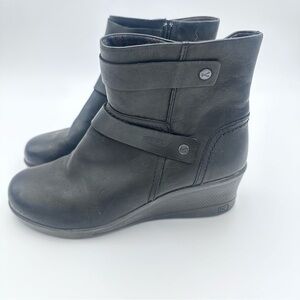 Keen Women's Black Ankle Booties